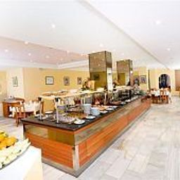 Sala de desayuno en el restaurante Monarque El Rodeo Fotos