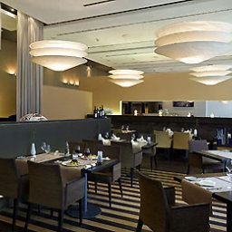 Salle du petit-déjeuner située dans le restaurant Novotel Karlsruhe City Fotos