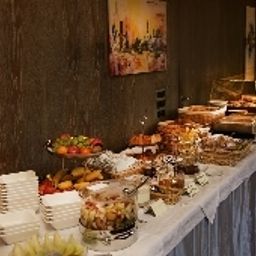 Buffet Neusaesser Hof Garni Fotos