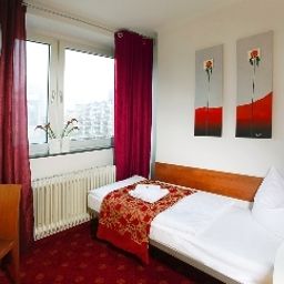 Zimmer Keese by Centro Basic Fotos