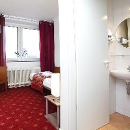 Zimmer Keese by Centro Basic Fotos