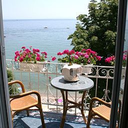 Widok z hotelu Ika Fotos