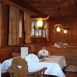 Sala de desayuno en el restaurante Setzberg Garni Fotos