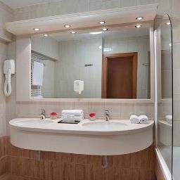 Camera da bagno Remisens Family Hotel Excelsior Fotos