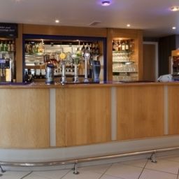 Bar Holiday Inn Express LONDON - LUTON AIRPORT Fotos