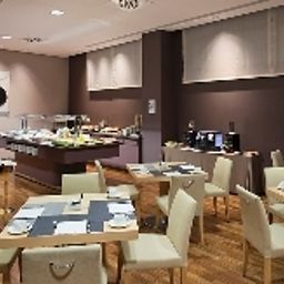 Salle du petit-déjeuner située dans le restaurant Confortel Pio XII. Fotos
