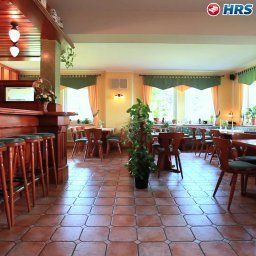Sala de desayuno en el restaurante Landhotel Pockau Fotos