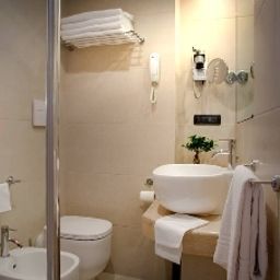 Bathroom Cancelli Rossi Hotel Rome airport Fotos