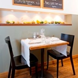 Salle du petit-déjeuner située dans le restaurant Seehof Fotos