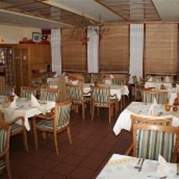 Sala colazione nel ristorante Zur Ohe Familotel Landhaus Fotos