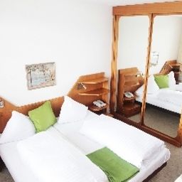  Tennis und Yachthotel Fotos