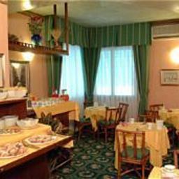 Sala de desayuno en el restaurante Villa Tiziana Fotos