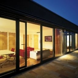 Zimmer mit Balkon andels Fotos