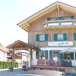 Exterior view Guglhupf Landhotel Fotos