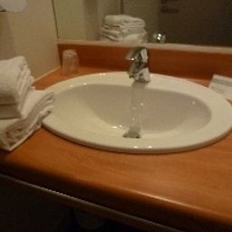 Salle de bains Brit Hotel Saint-Nazaire Centre Gare Fotos