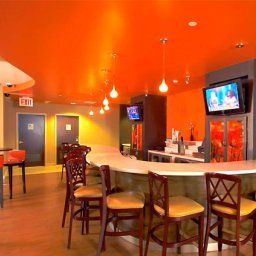 Bar Courtyard New York LaGuardia Airport Fotos