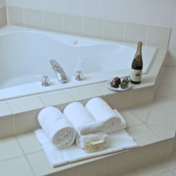 Номер Courtyard Portland North Harbour Fotos