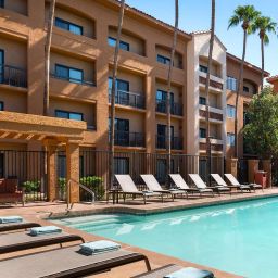 Фасад Courtyard Phoenix Camelback Fotos