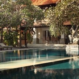 Pool Puri Santrian Fotos