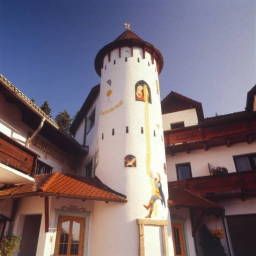 Außenansicht Märchenhotel Waldpension Nebelstein Fotos