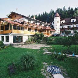 Außenansicht Märchenhotel Waldpension Nebelstein Fotos