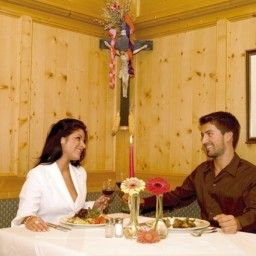Salle du petit-déjeuner située dans le restaurant Das Landhotel & Vital TIROLERHOF Fotos