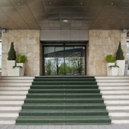 Vista esterna Holiday Inn SKOPJE Fotos