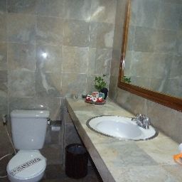Camera da bagno Puri Artha Fotos