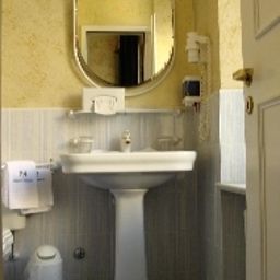 Bathroom Millennium Garni Fotos