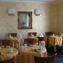 Breakfast room Millennium Garni Fotos