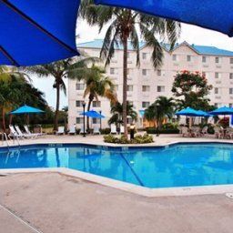 Piscine Comfort Suites Seven Mile Beach Fotos