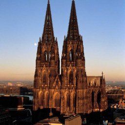 Холл Holiday Inn Express COLOGNE - MUELHEIM Fotos