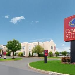 Vista exterior Comfort Suites Airport Fotos