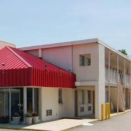 Außenansicht Econo Lodge Near Chippenham Hospital Fotos