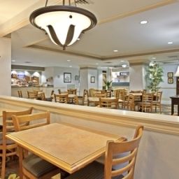 Restaurant Holiday Inn Express Hotel & Suites WILMINGTON-UNIVERSITY CTR Fotos