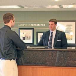Halle Hampton Inn MinneapolisMinnetonka Fotos
