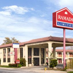Vue extérieure Ramada Limited Central Fotos