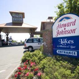 Vista esterna Howard Johnson Hotel and Suites Victoria Elk Lake Fotos