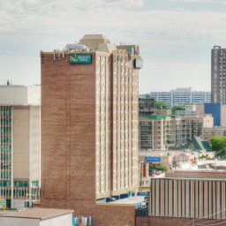 Фасад Quality Hotel Downtown Fotos