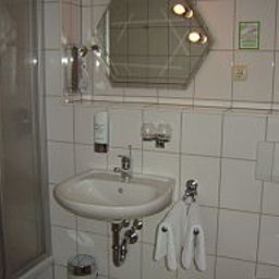 Badezimmer Zur Köppe Waldhaus Fotos