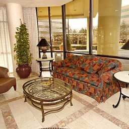 Hall Embassy Suites Secaucus  Meadowlands Fotos