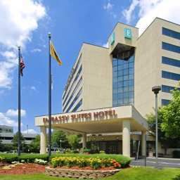 Vista exterior Embassy Suites Secaucus  Meadowlands Fotos
