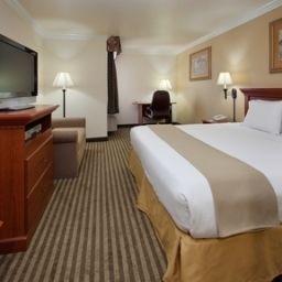 Camera Holiday Inn Express Hotel & Suites SANTA CLARA Fotos