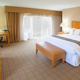 Habitación Holiday Inn Hotel & Suites ALEXANDRIA-HISTORIC DISTRICT Fotos
