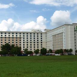 Außenansicht Holiday Inn Hotel & Suites ACROSS FROM UNIVERSAL ORLANDO Fotos