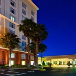 Außenansicht Holiday Inn Hotel & Suites ACROSS FROM UNIVERSAL ORLANDO Fotos