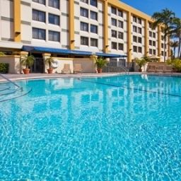 Бассейн Holiday Inn Express Hotel & Suites MIAMI-HIALEAH (MIAMI LAKES) Fotos