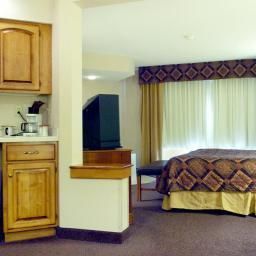Zimmer Holiday Inn Hotel & Suites MILWAUKEE AIRPORT Fotos