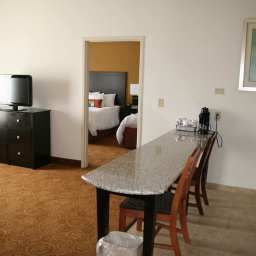Suite Hampton Inn  Suites North Toledo Ohio Fotos