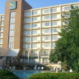 Quality Hotel & Suites Central Cincinnati